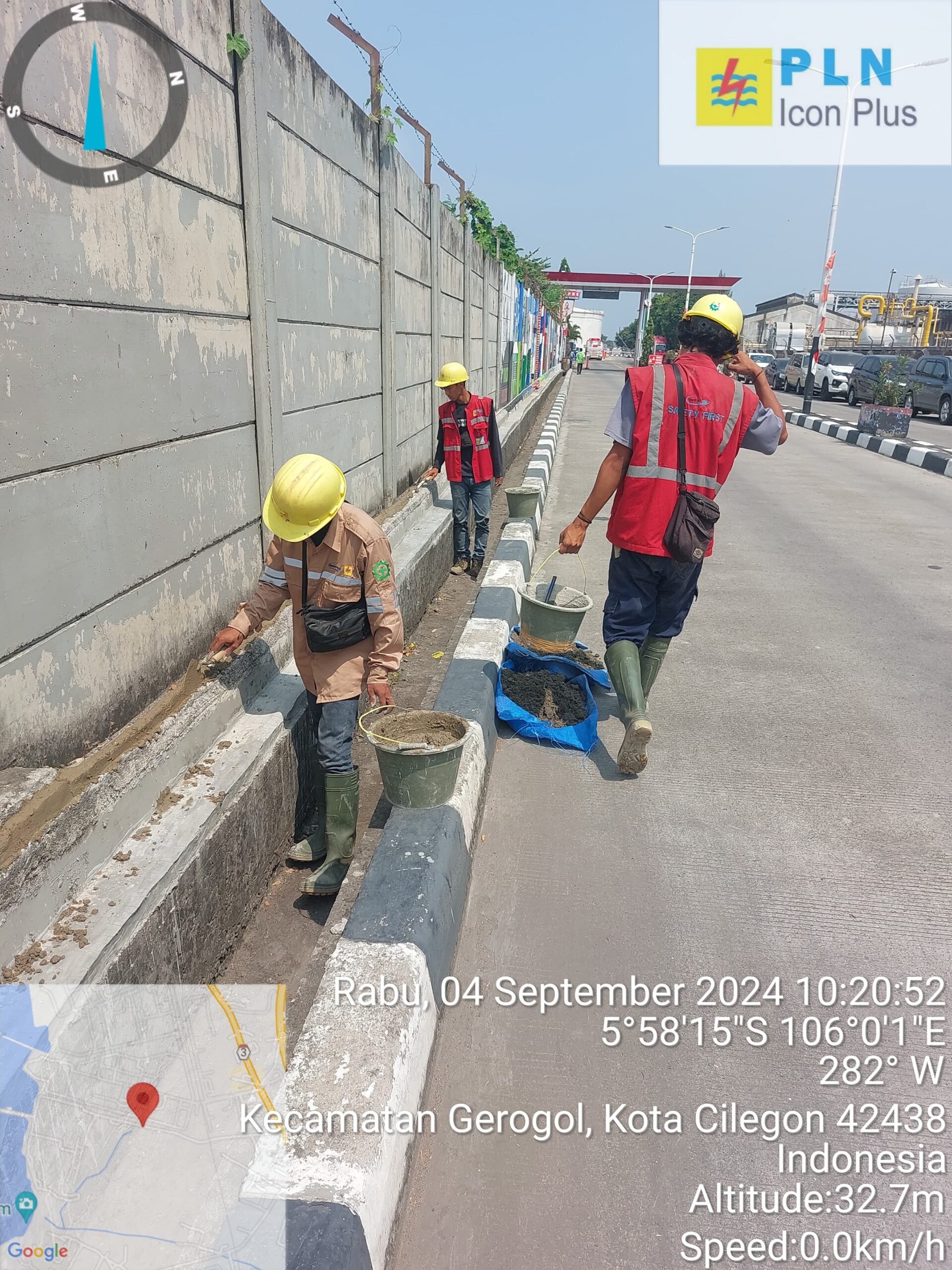 Proses perapihan jalur kabel fiber optik di PT Pertamina Fuel Terminal Tanjung Gerem oleh PT Bahtera Pintas Utama