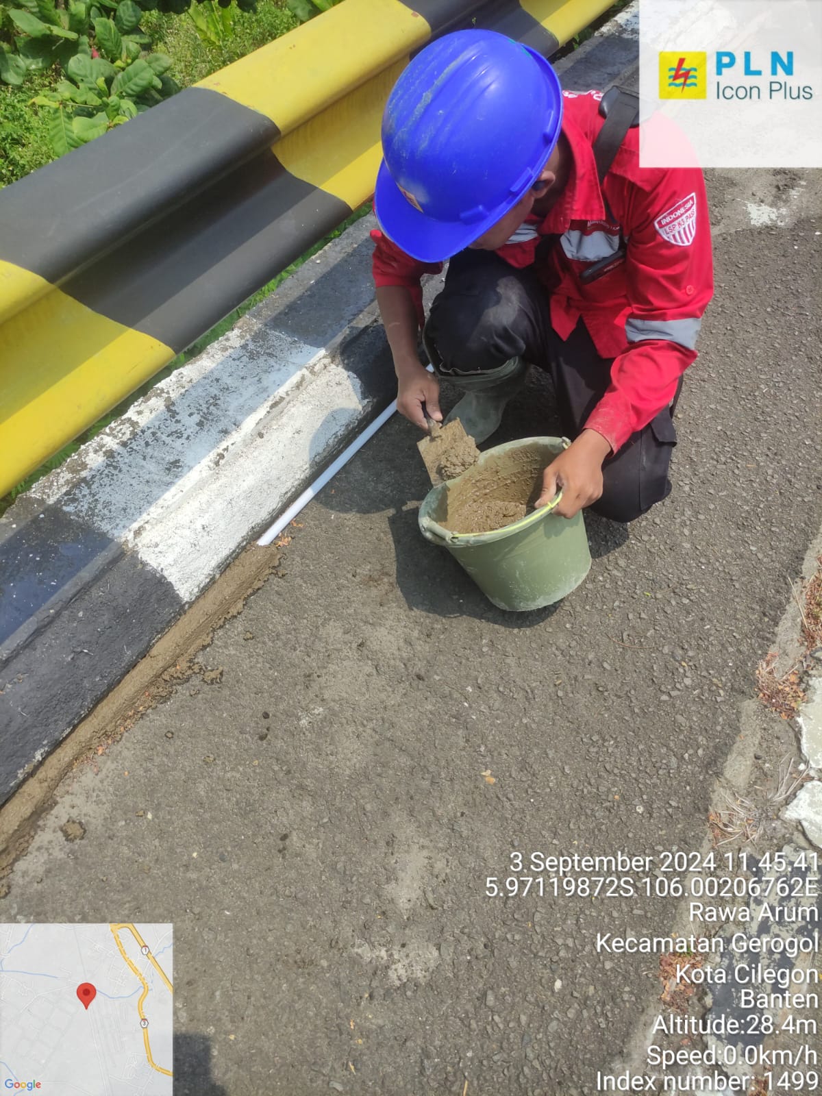 Proses perapihan jalur kabel fiber optik di PT Pertamina Fuel Terminal Tanjung Gerem oleh PT Bahtera Pintas Utama