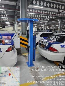 Standing Pole EV Charger SPKLU warna light blue berbahan metal merk Powertelindo
