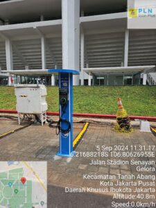 Standing Pole EV Charger SPKLU warna light blue berbahan metal merk Powertelindo