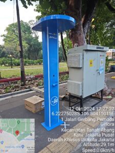 Standing Pole EV Charger SPKLU warna light blue berbahan metal merk Powertelindo