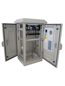 ODC Cabinet Outdoor Custom 20U dengan pintu terbuka untuk akses instalasi.