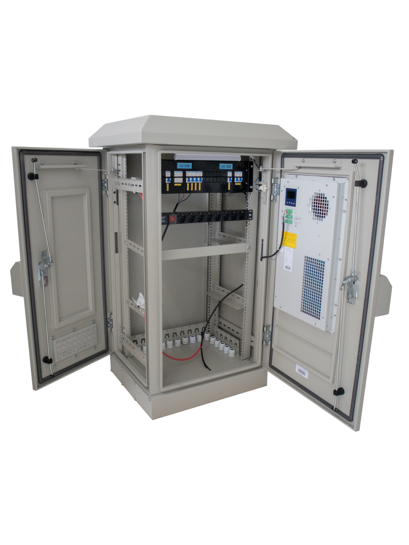 ODC Cabinet Outdoor Custom 20U dengan pintu terbuka untuk akses instalasi.